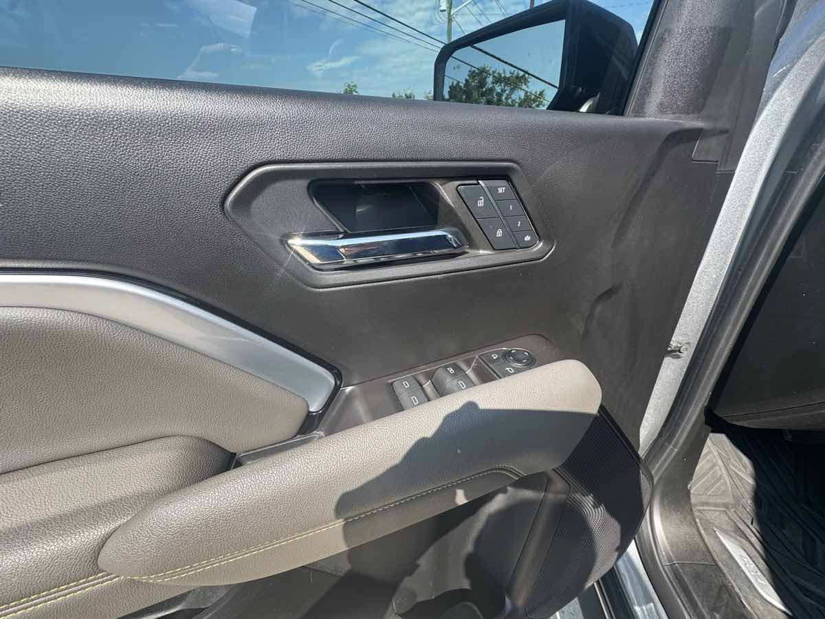 Used 2024 Chevrolet Colorado ZR2 w/ ZR2 Convenience Package III AWD/4WD image 8