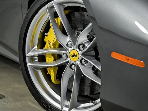 Used 2016 Ferrari 488 GTB RWD image 3
