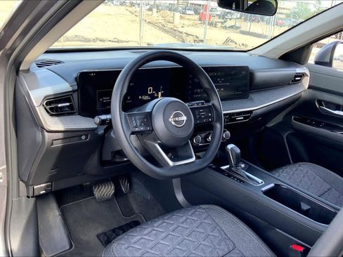 Used 2025 Nissan Kicks SV w/ Illumination Package image 17