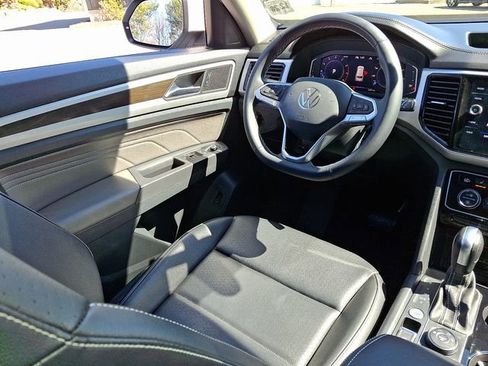 Certified 2022 Volkswagen Atlas SE w/ Panoramic Sunroof Package image 14