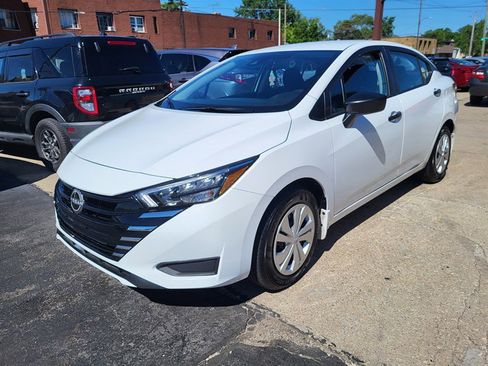 Used 2025 Nissan Versa S w/ Trunk Package FWD image 3