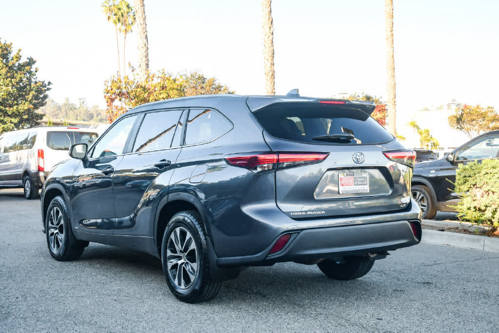 Certified 2023 Toyota Highlander XLE AWD/4WD image 8