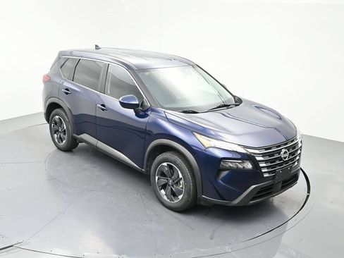 Used 2024 Nissan Rogue SV AWD/4WD image 17