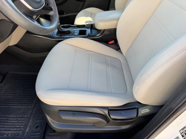 Used 2020 Kia Sorento LX FWD image 17