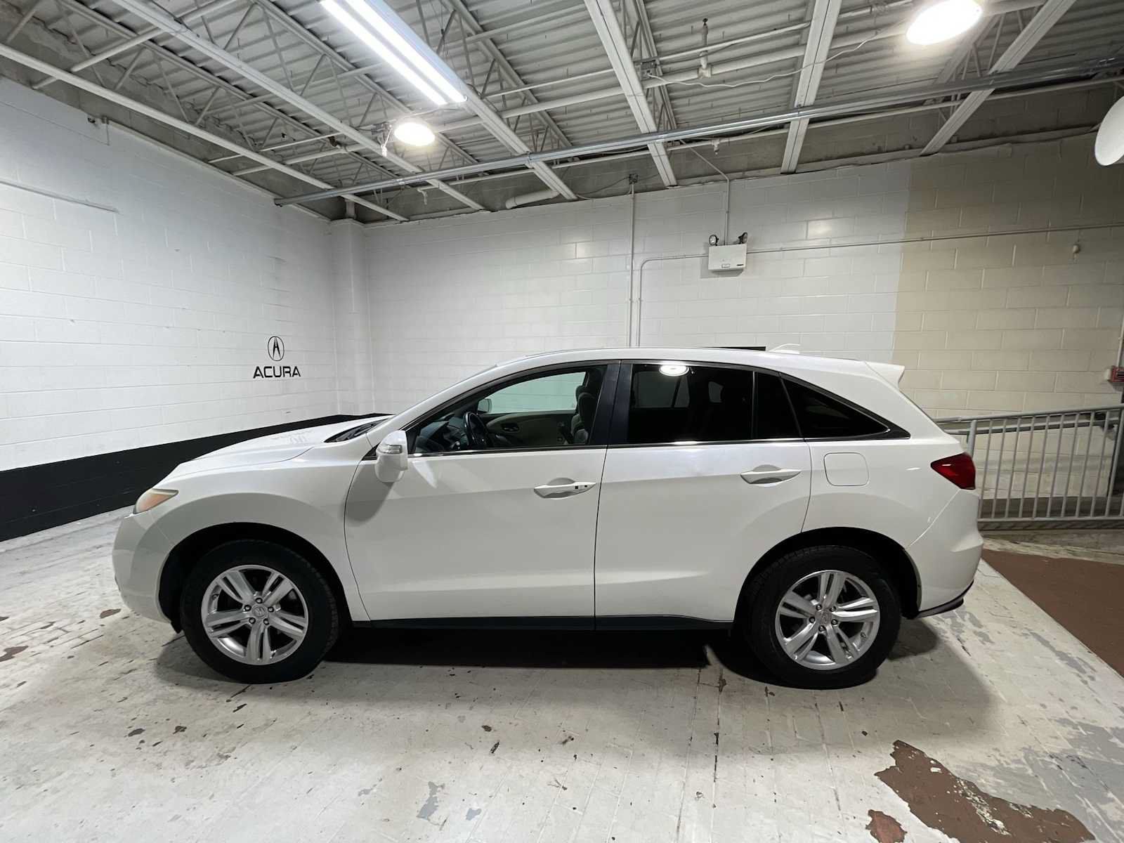 Used 2015 Acura RDX w/ Technology Package AWD/4WD image 3