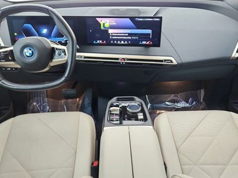 Used 2025 BMW iX xDrive50 w/ Convenience Package image 21