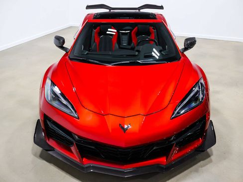Used 2025 Chevrolet Corvette Z06 w/ Z07 Performance Package RWD image 24