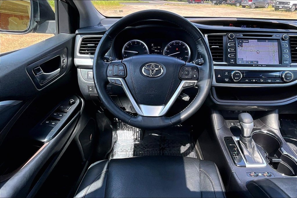 Used 2018 Toyota Highlander Limited Platinum AWD/4WD image 7
