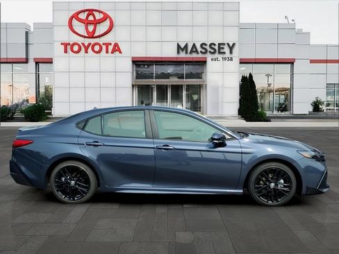 Used 2026 Toyota Camry SE FWD image 2