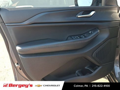 Used 2024 Jeep Grand Cherokee Altitude AWD/4WD image 15