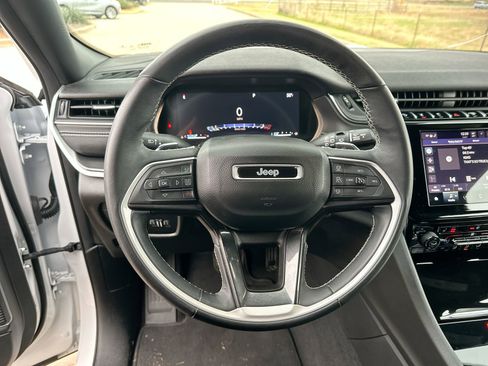 Used 2022 Jeep Grand Cherokee Altitude image 14