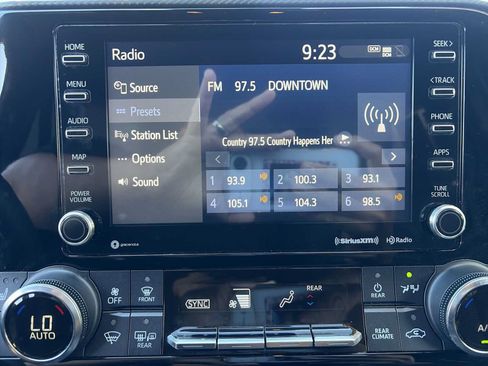 Used 2022 Toyota Highlander XSE FWD image 12