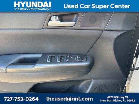 Used 2017 Kia Sportage EX w/ EX Premium Package image 11