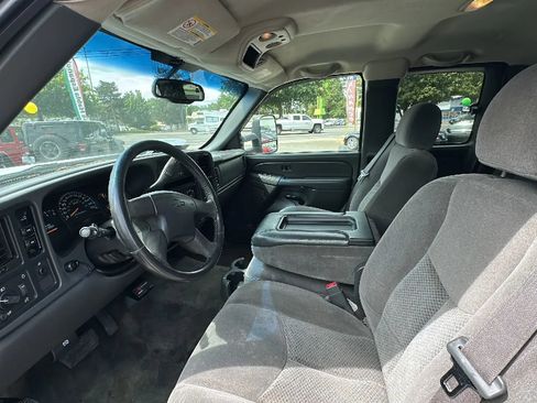 Used 2006 Chevrolet Silverado 2500 LT w/ Heavy-Duty Power Package image 8