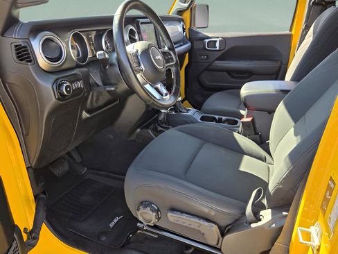 Used 2020 Jeep Wrangler Unlimited Sahara image 14