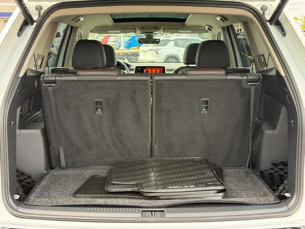 Certified 2026 Volkswagen Atlas Peak Edition AWD/4WD image 6