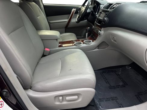 Used 2013 Toyota Highlander Limited AWD/4WD image 49