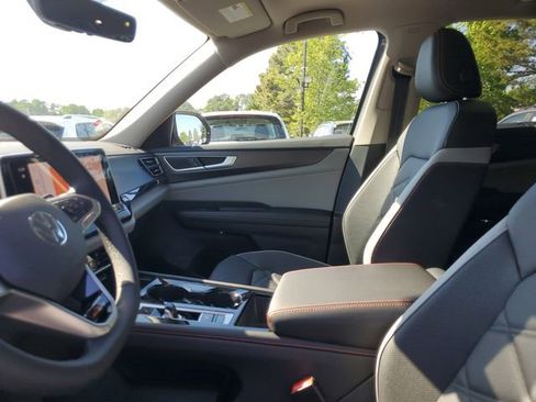 New 2026 Volkswagen Atlas Peak Edition AWD/4WD image 17