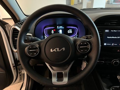 Used 2025 Kia Soul LX w/ LX Technology Package FWD image 27