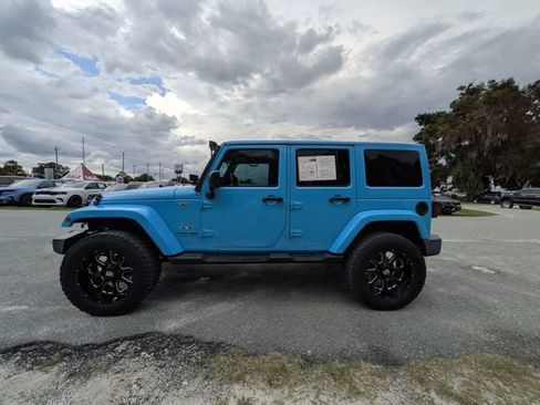 Used 2018 Jeep Wrangler Unlimited Sahara w/ Connectivity Group AWD/4WD image 6