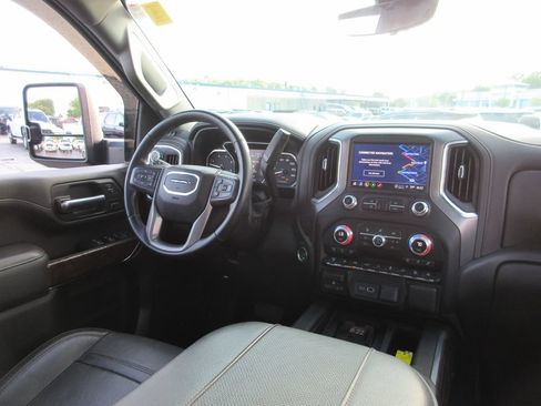 Used 2023 GMC Sierra 3500 Denali w/ Denali Black Diamond Edition AWD/4WD image 31