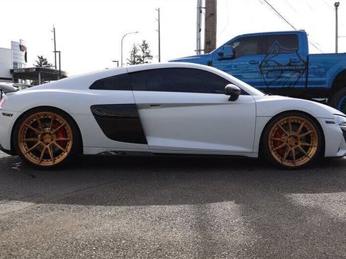 Used 2021 Audi R8 V10 w/ Premium Package image 6
