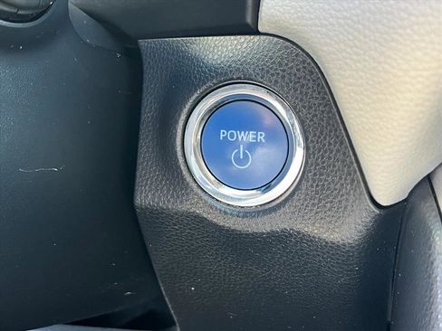 Used 2019 Toyota RAV4 Limited image 10