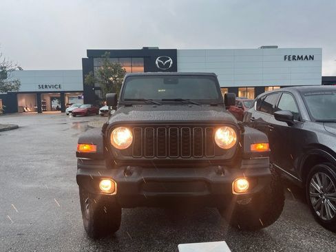 Used 2024 Jeep Wrangler Unlimited Sport AWD/4WD image 2
