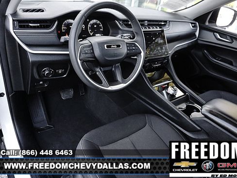 Used 2024 Jeep Grand Cherokee Laredo image 6