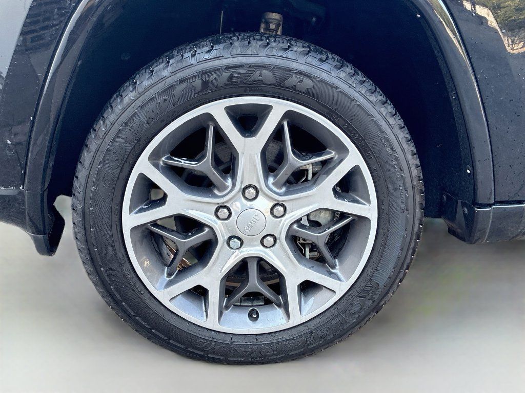 Used 2021 Jeep Grand Cherokee Overland AWD/4WD image 32