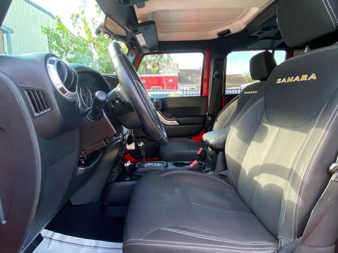 Used 2015 Jeep Wrangler Unlimited Sahara w/ Connectivity Group AWD/4WD image 13