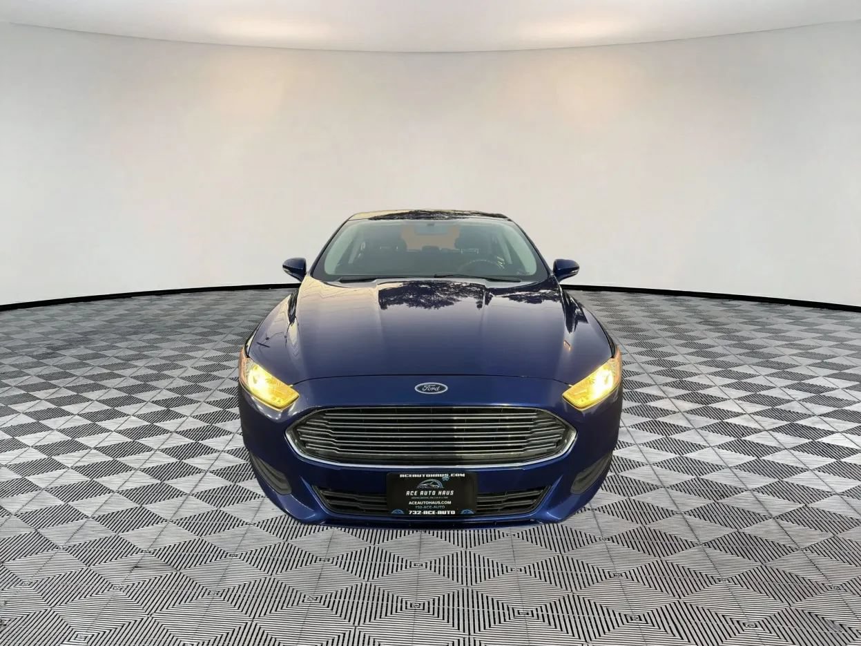 Used 2016 Ford Fusion SE FWD image 2
