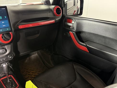 Used 2014 Jeep Wrangler Unlimited Rubicon w/ Dual Top Group image 13