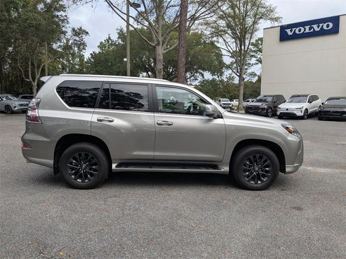 Used 2023 Lexus GX 460 Premium image 3