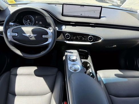 Certified 2025 Genesis GV70 2.5T AWD/4WD image 19