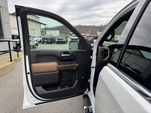 Used 2021 Chevrolet Silverado 1500 High Country image 12