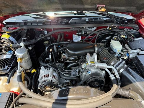 Used 1998 Chevrolet S10 Pickup LS w/ Preferred Equipment Group AWD/4WD image 28