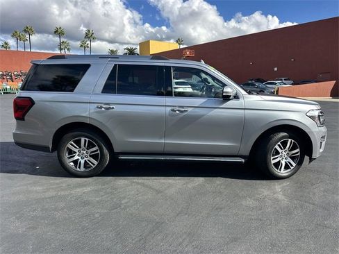 Used 2022 Ford Expedition Limited image 3