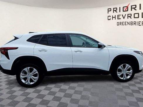 Used 2025 Chevrolet Trax LS FWD image 9