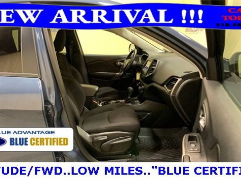 Used 2020 Jeep Cherokee Latitude w/ Cold Weather Group image 13