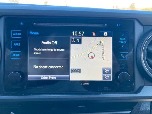 Used 2017 Toyota Tacoma TRD Sport w/ Tow Package (A/T) image 13