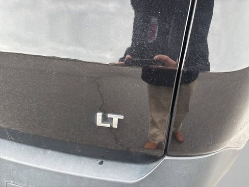 Used 2021 Chevrolet Traverse LT image 33