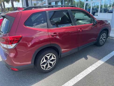 Used 2020 Subaru Forester Premium AWD/4WD image 2