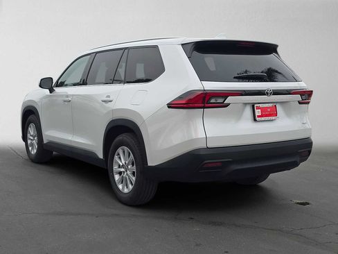 Used 2026 Toyota Grand Highlander FWD image 5