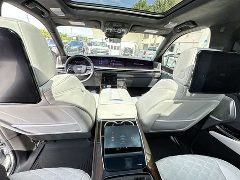 Certified 2026 Cadillac Escalade Platinum Sport AWD/4WD image 32