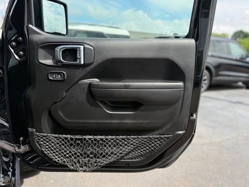 Used 2022 Jeep Gladiator Rubicon w/ LED Lighting Group AWD/4WD image 11