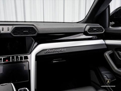 Used 2019 Lamborghini Urus AWD/4WD image 35