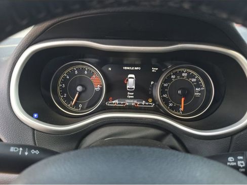 Used 2018 Jeep Cherokee Trailhawk w/ Quick Order Package 27L image 10