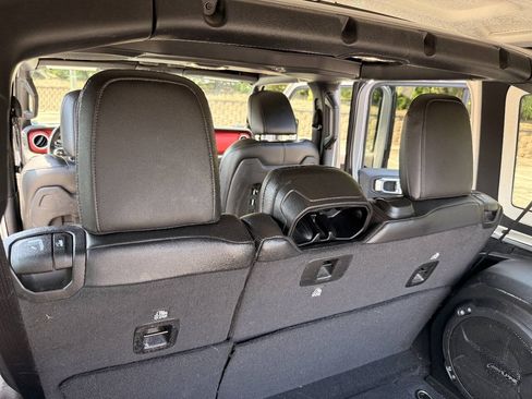 Used 2021 Jeep Wrangler Unlimited Rubicon AWD/4WD image 20