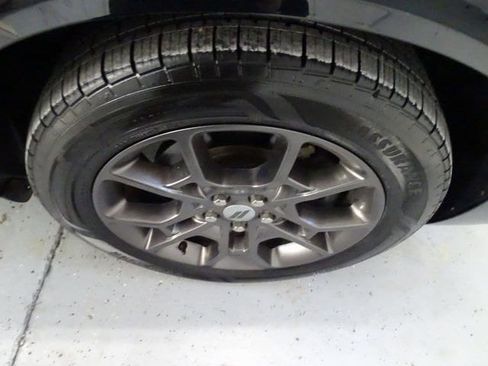 Used 2018 Dodge Challenger GT w/ Driver Convenience Group image 28